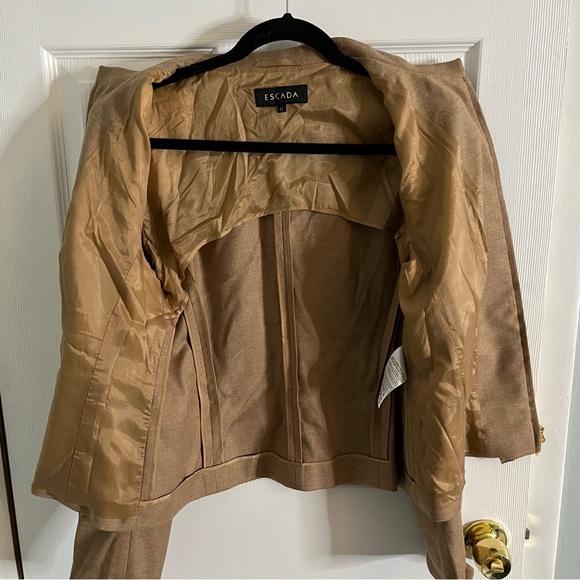 Escada Ruffled Front Zippered Blazer Pecan - Picture 9 of 11